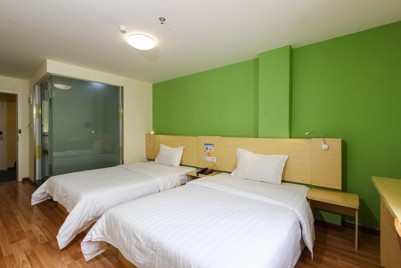 7Days Inn Guangzhou Southern Hospital Medical College Station Exterior foto